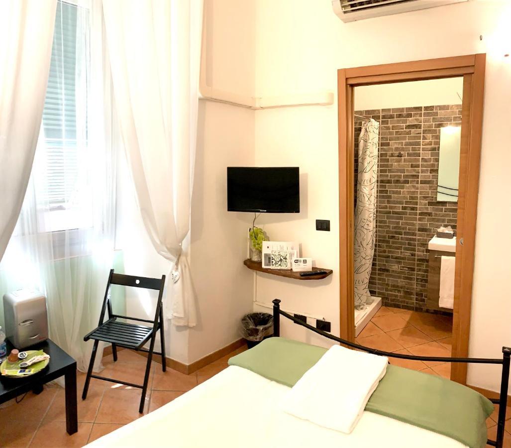 Affittacamere Virginia'S Rooms Genoa Bagian luar foto