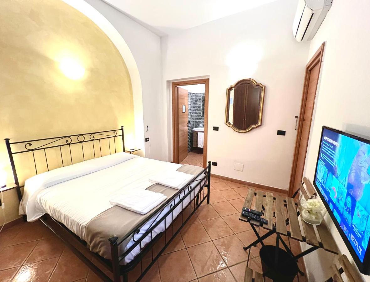 Affittacamere Virginia'S Rooms Genoa Bagian luar foto