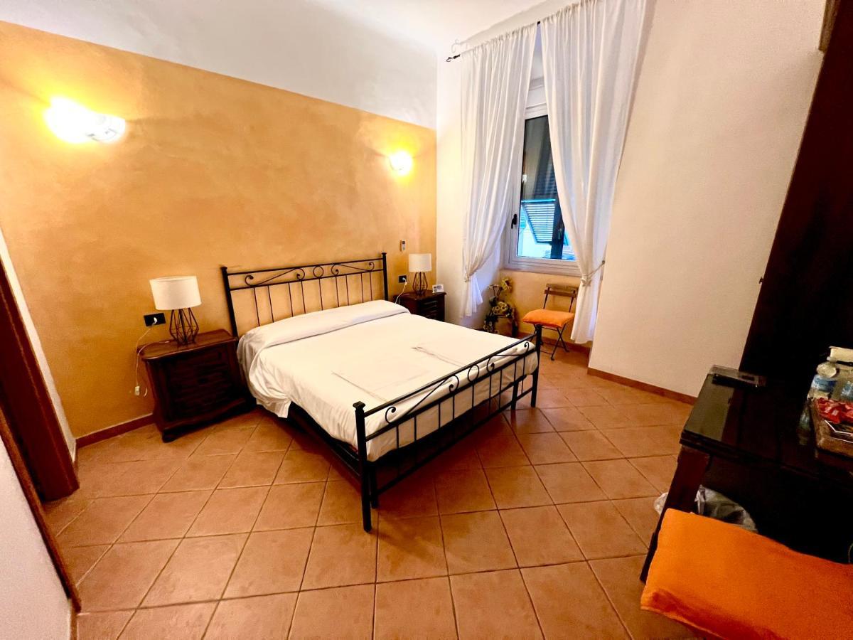 Affittacamere Virginia'S Rooms Genoa Bagian luar foto
