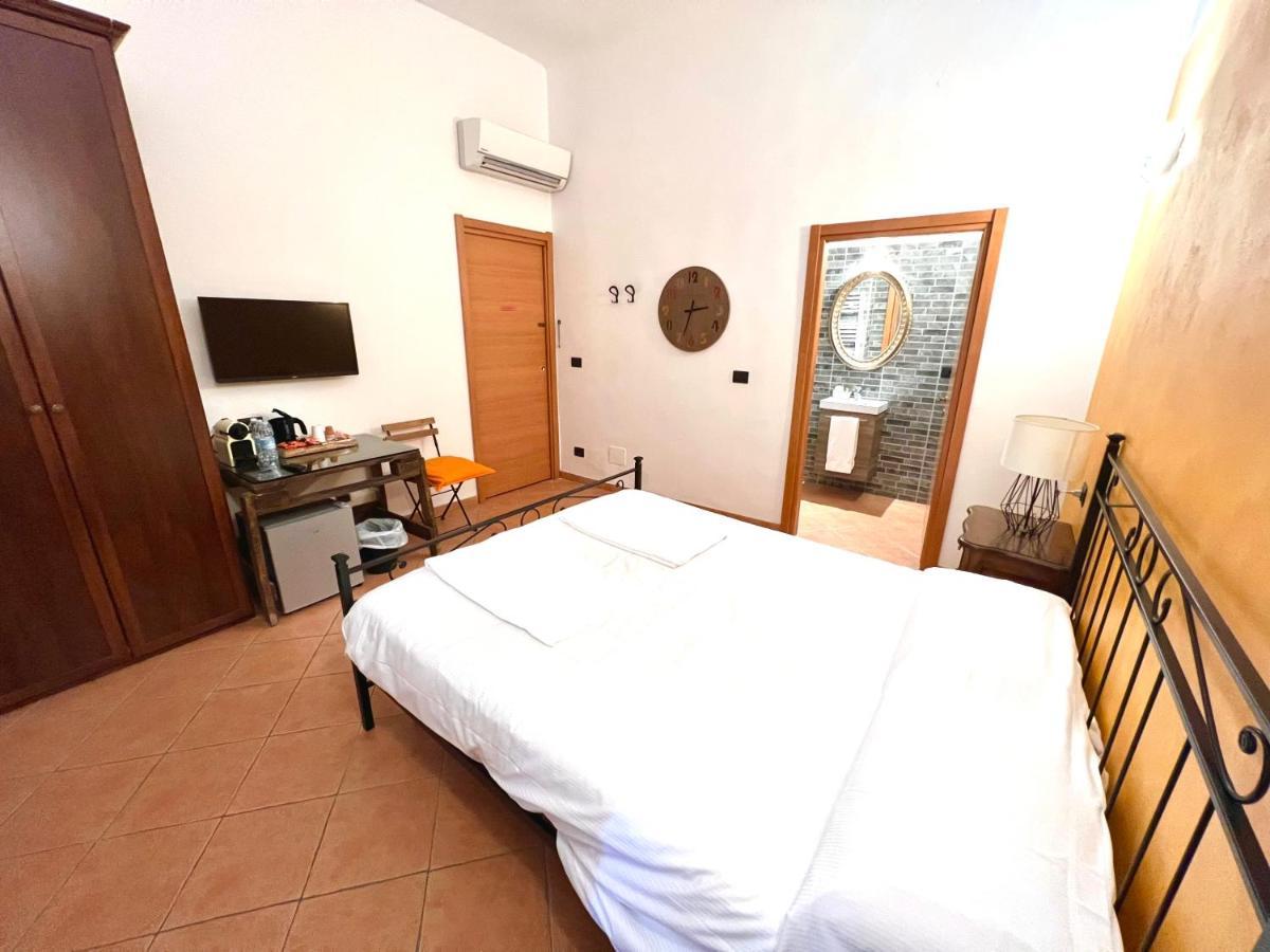Affittacamere Virginia'S Rooms Genoa Bagian luar foto