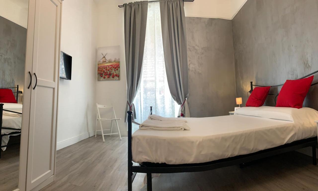 Affittacamere Virginia'S Rooms Genoa Bagian luar foto